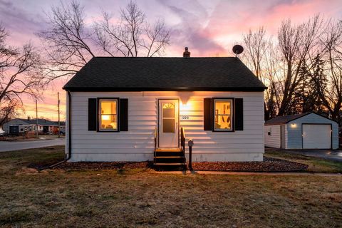 Homes For Sale - 1220 11th Avenue<br/> Saint Paul Park, MN 55071