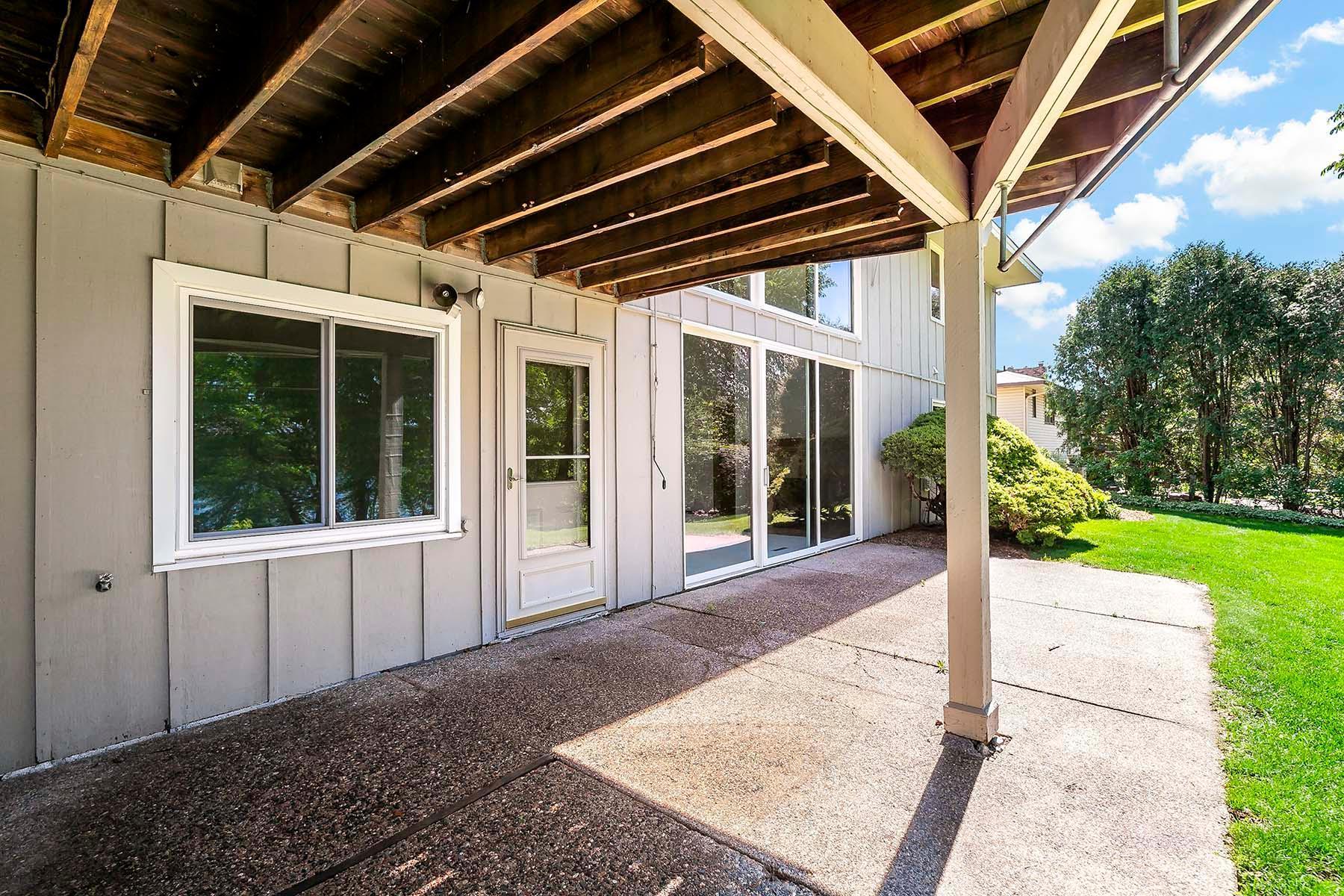 15466 Village Woods Drive, Eden Prairie, Minnesota image 37