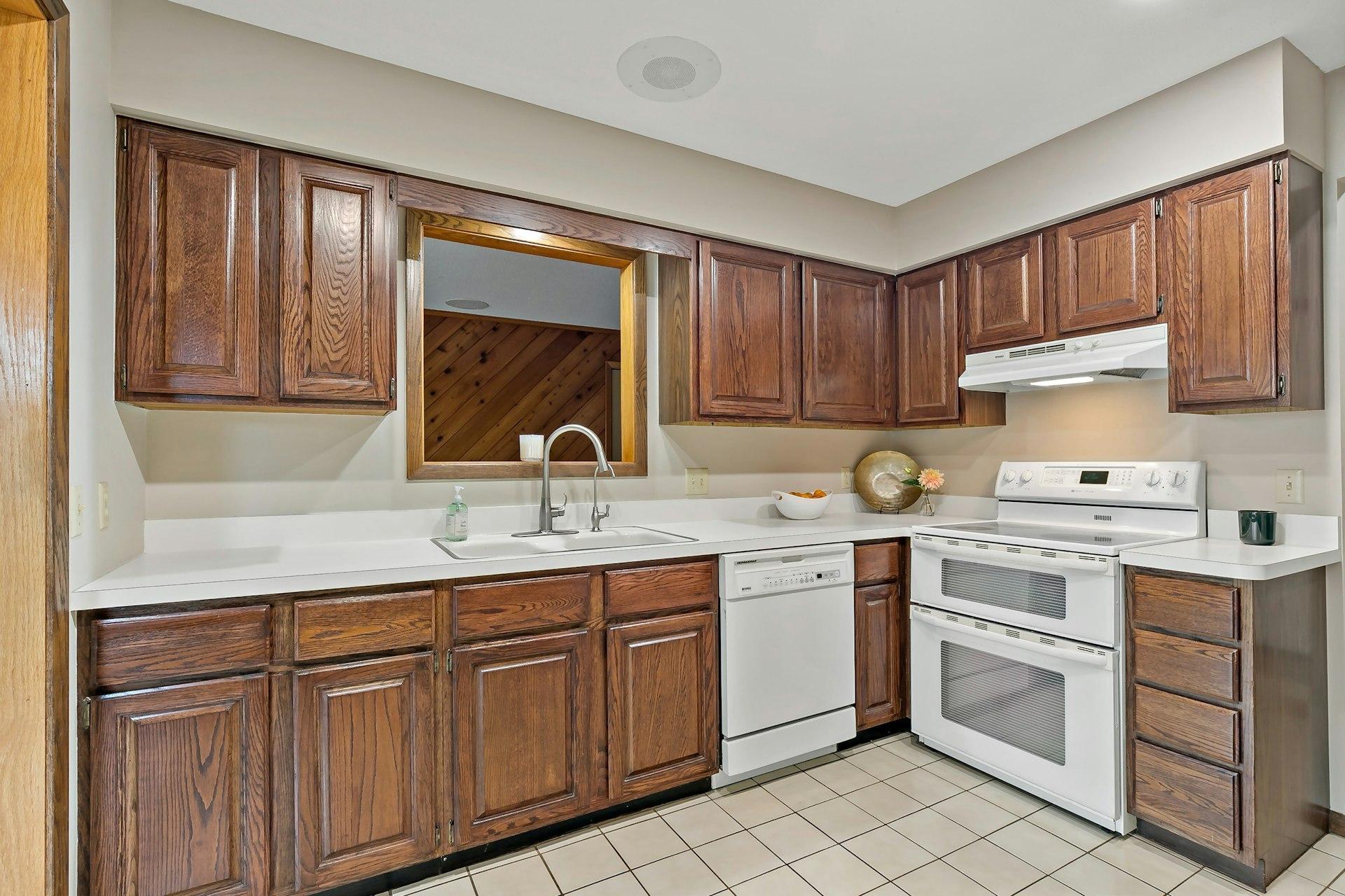 15466 Village Woods Drive, Eden Prairie, Minnesota image 16