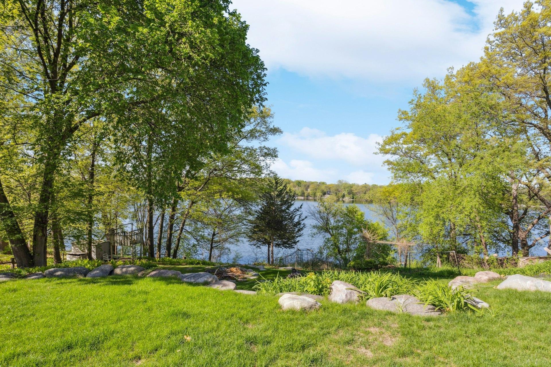 15466 Village Woods Drive, Eden Prairie, Minnesota image 2