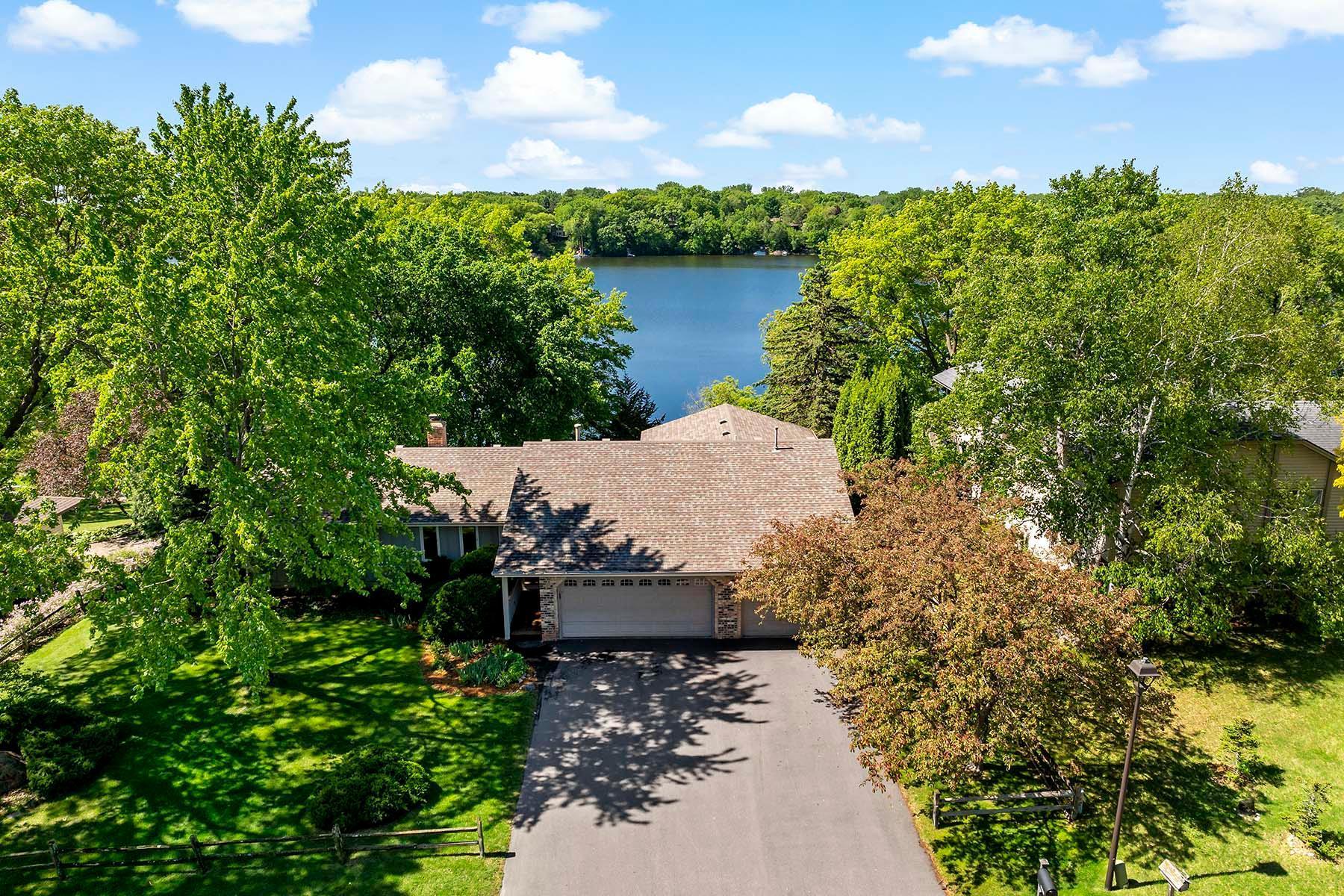15466 Village Woods Drive, Eden Prairie, Minnesota image 1