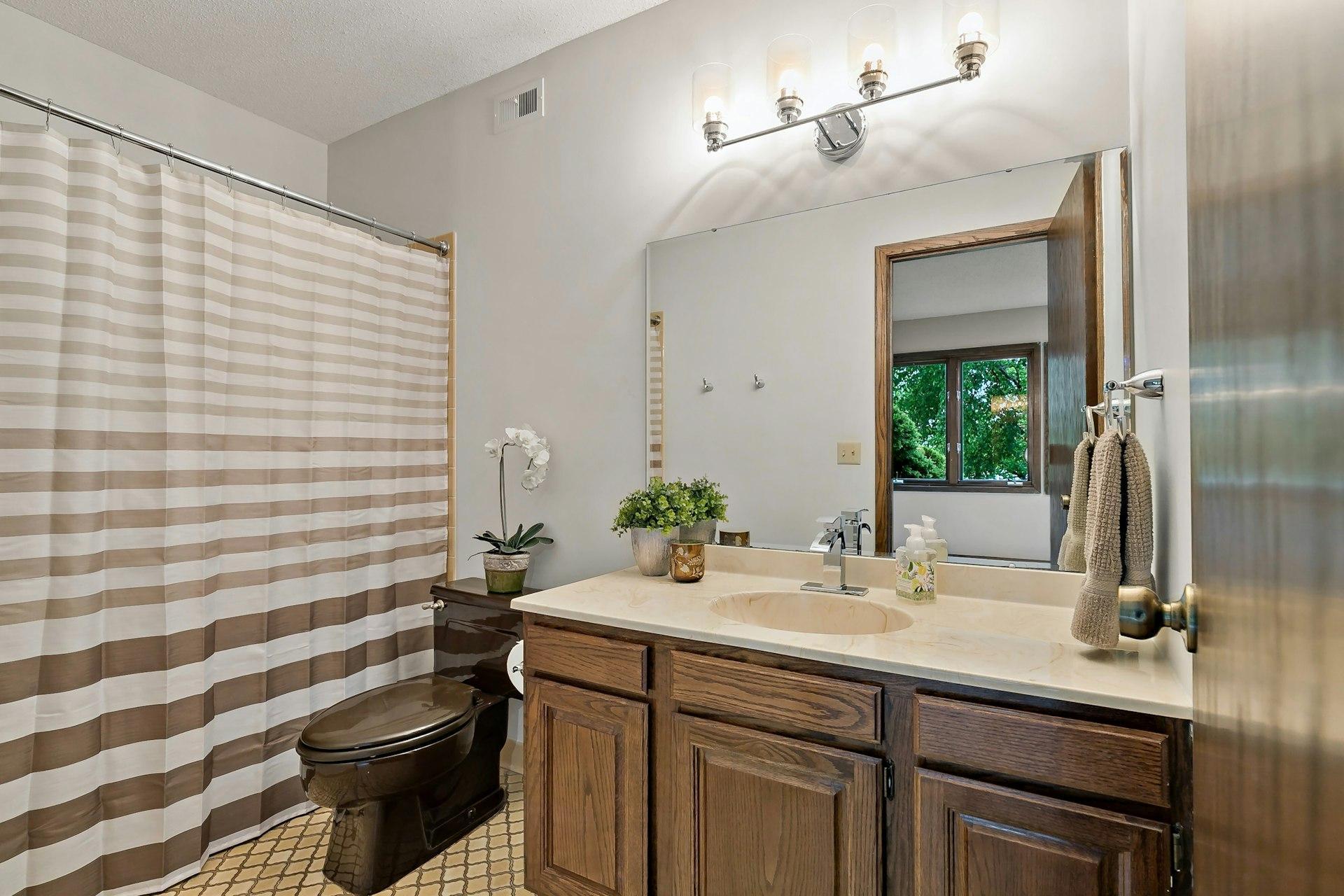 15466 Village Woods Drive, Eden Prairie, Minnesota image 24