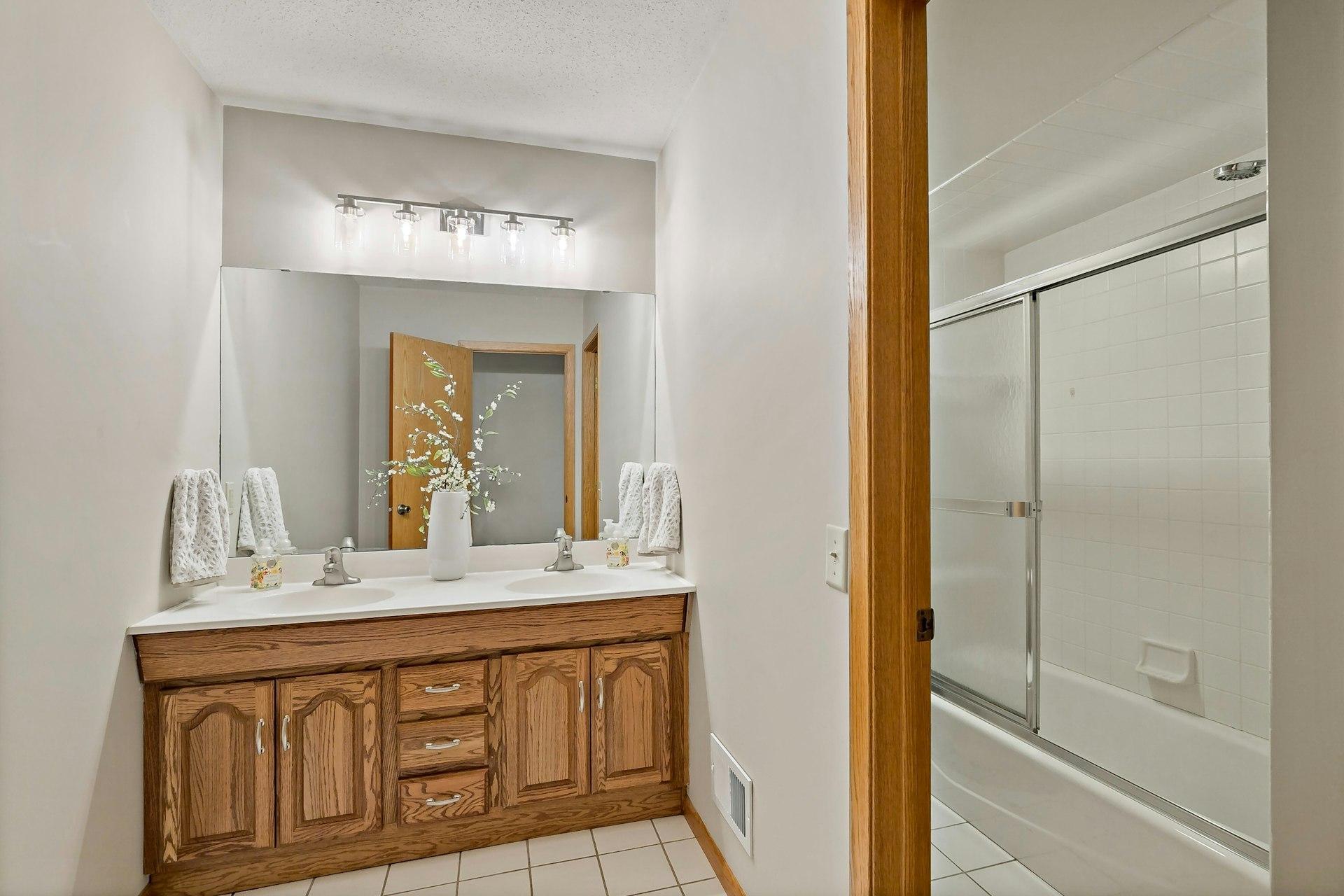15466 Village Woods Drive, Eden Prairie, Minnesota image 33