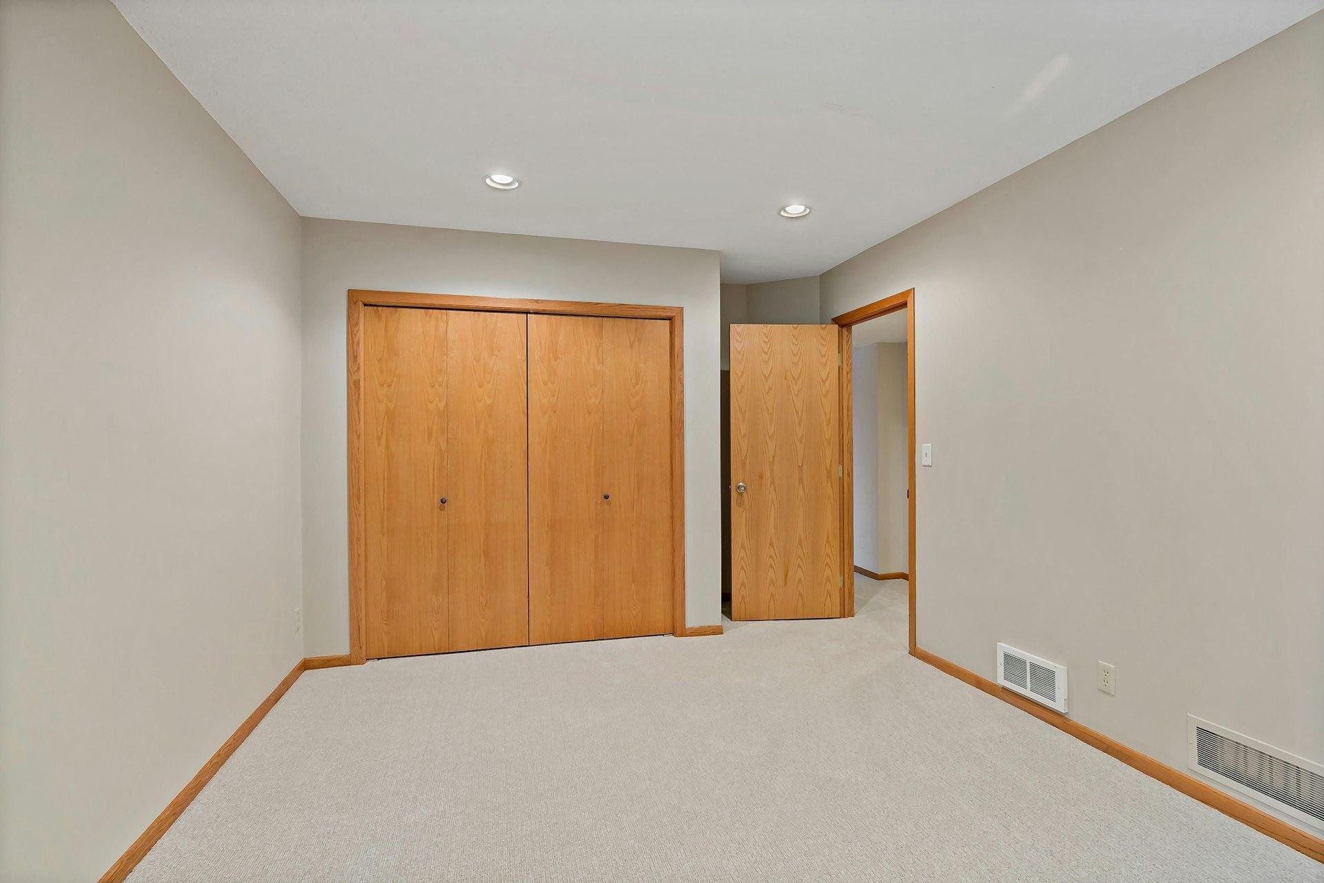 15466 Village Woods Drive, Eden Prairie, Minnesota image 31