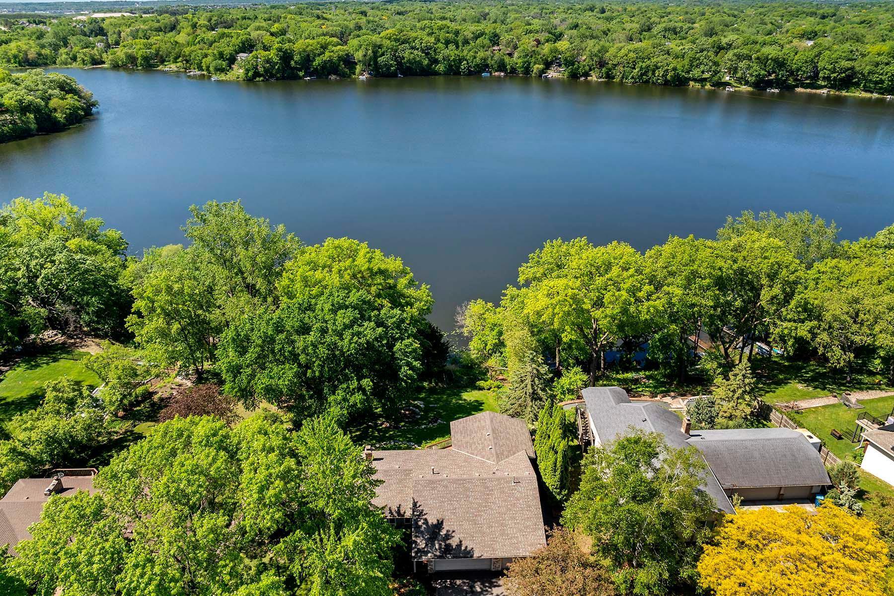 15466 Village Woods Drive, Eden Prairie, Minnesota image 32