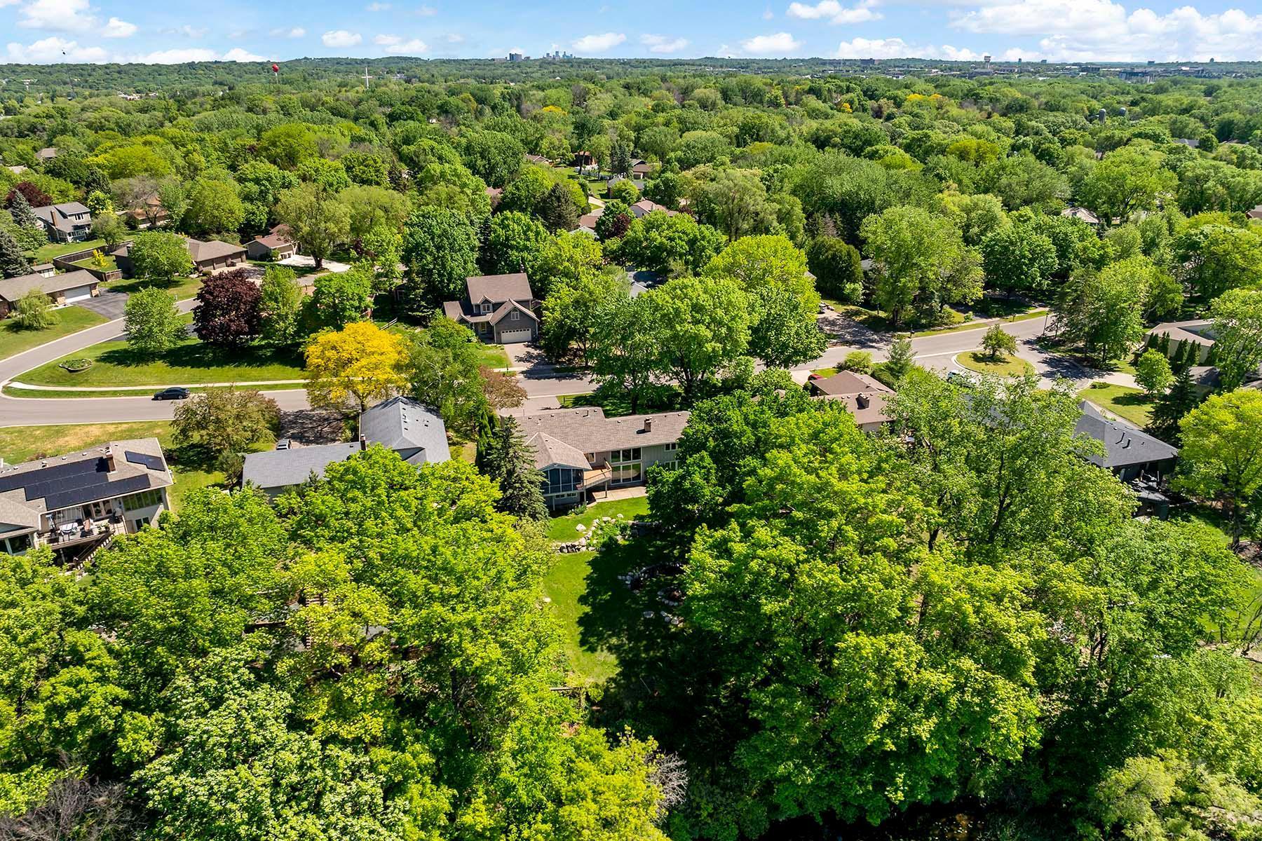 15466 Village Woods Drive, Eden Prairie, Minnesota image 42
