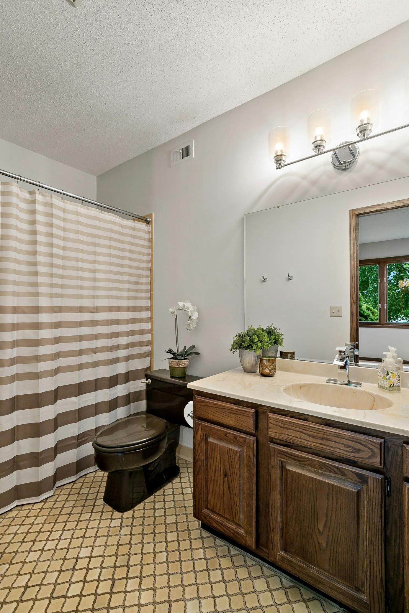 15466 Village Woods Drive, Eden Prairie, Minnesota image 25