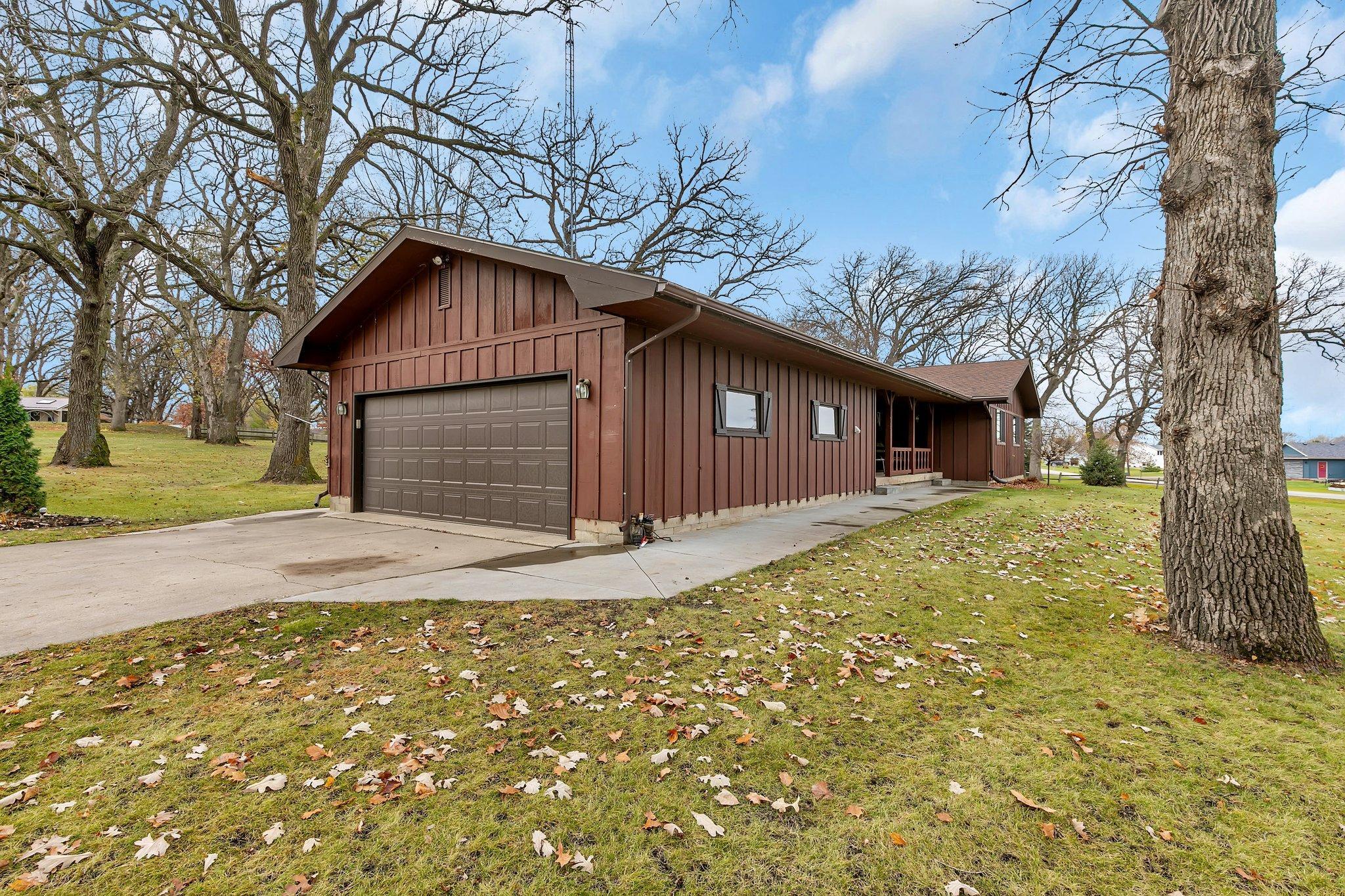 60021 279th Street, Litchfield, Minnesota image 1