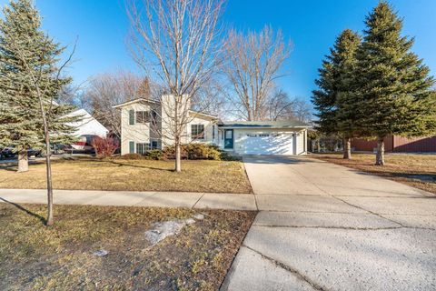 Homes For Sale - 2001 26 1/2 Court<br/> Cass County, Fargo, ND 58103