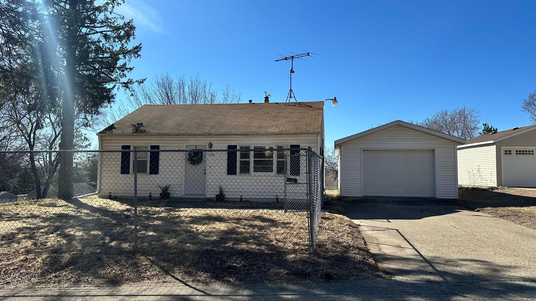 1707 Hillview Lane, Rochester, Minnesota image 2
