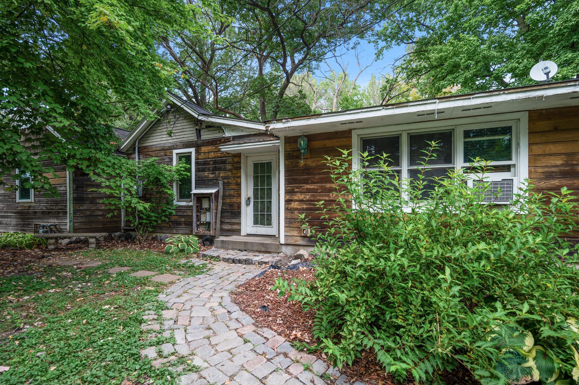 1901 Oakview Lane, Plymouth, Minnesota image 1