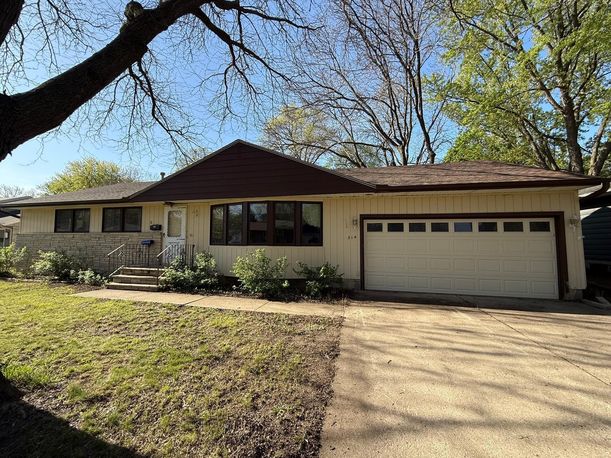 314 Burr Oak Drive, Albert Lea, Minnesota image 2
