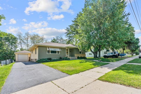 Homes For Sale - 845 Spencer Street<br/> Scott County, Shakopee, MN 55379