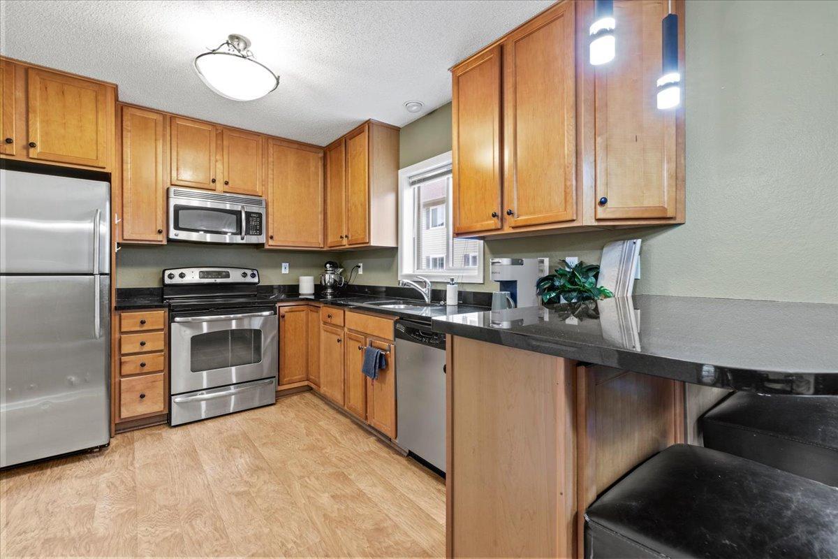 6491 Regency Lane, Eden Prairie, Minnesota image 8