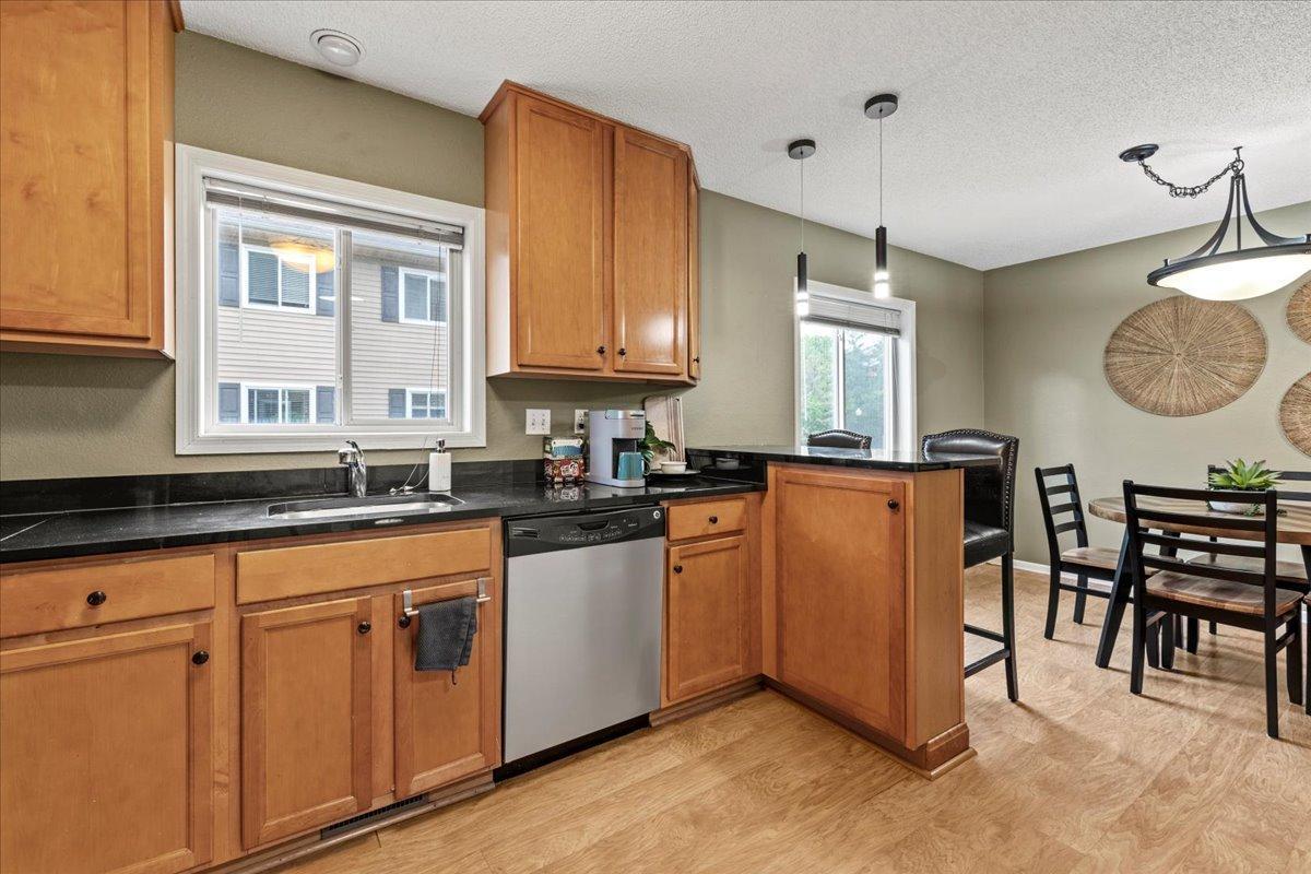 6491 Regency Lane, Eden Prairie, Minnesota image 9