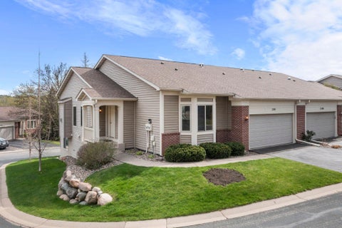 Townhouse For Sale - 1396 Summit Shores Drive<br/> Burnsville, MN 55306