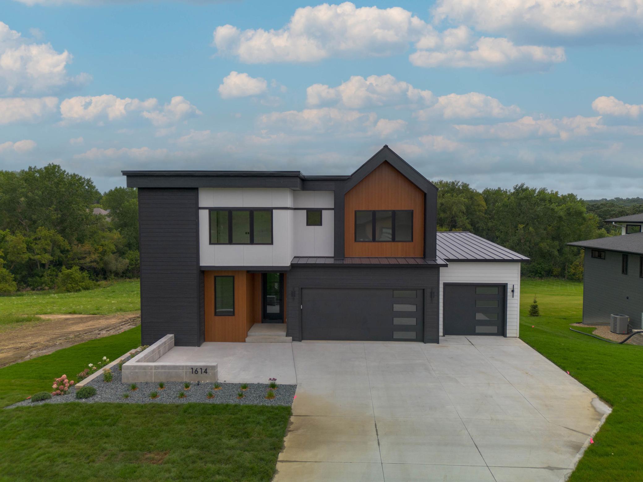 1614 Shannon Oaks Boulevard, Rochester, Minnesota image 1