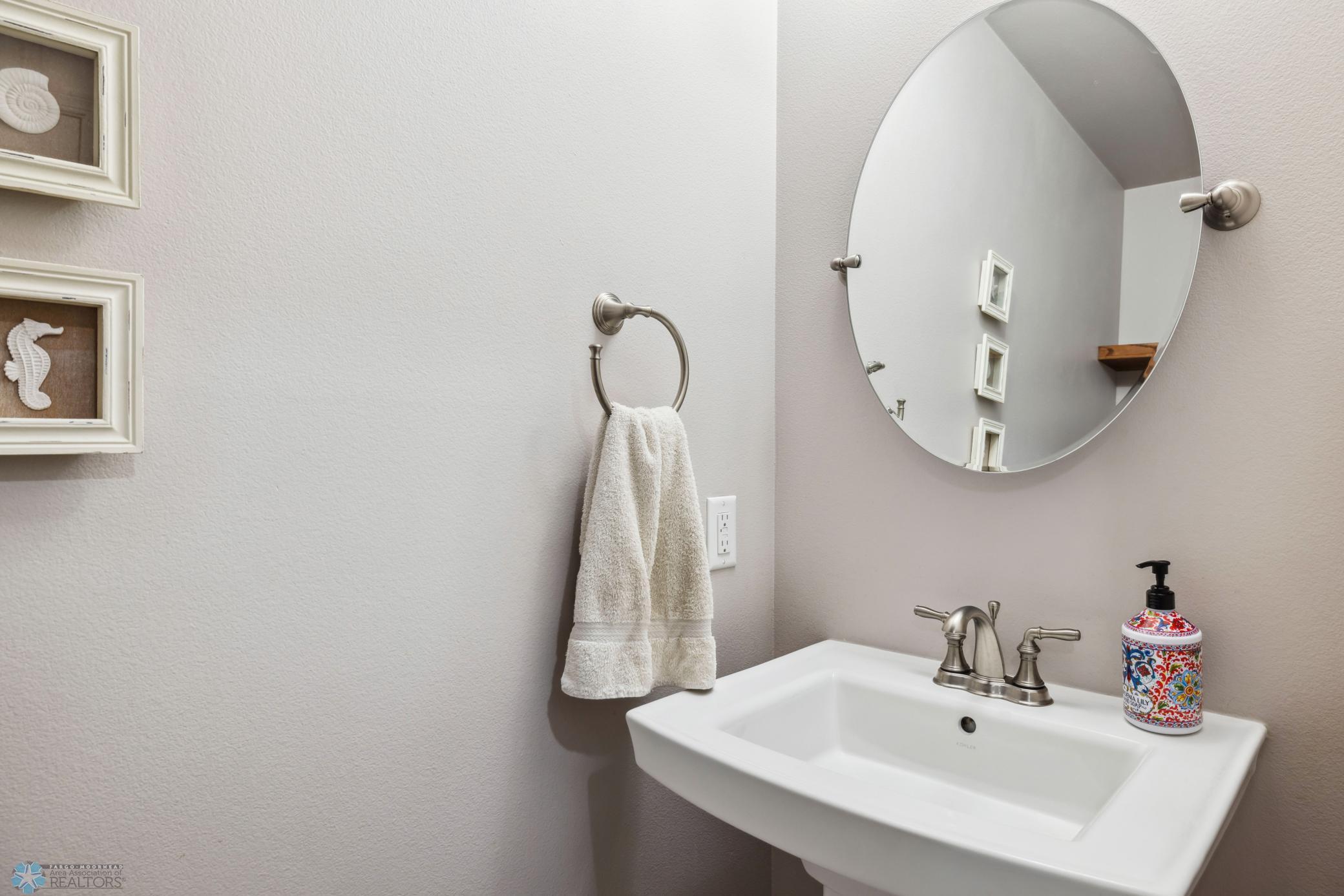 West Fargo, North Dakota 58078, United States, 6 Bedrooms Bedrooms, ,4 BathroomsBathrooms,Residential,Pending,47467