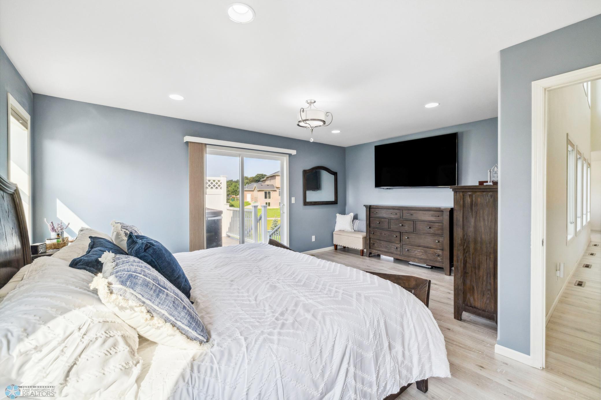 West Fargo, North Dakota 58078, United States, 6 Bedrooms Bedrooms, ,4 BathroomsBathrooms,Residential,Pending,47467