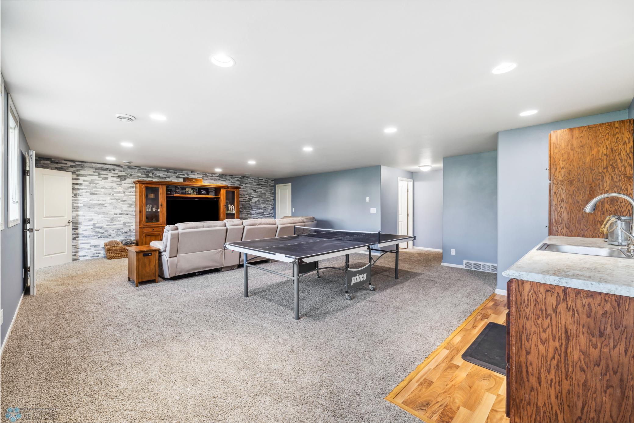 West Fargo, North Dakota 58078, United States, 6 Bedrooms Bedrooms, ,4 BathroomsBathrooms,Residential,Pending,47467