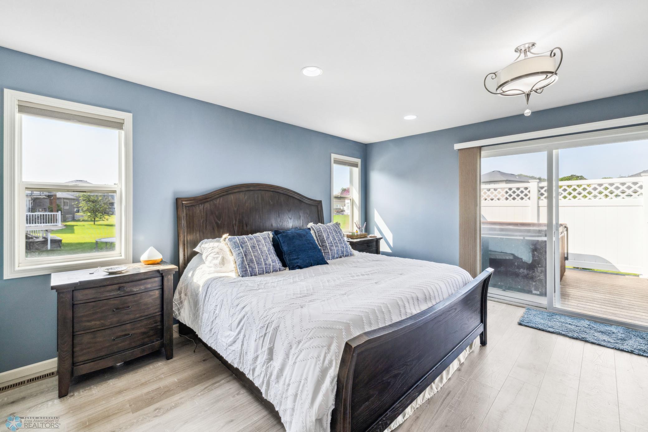 West Fargo, North Dakota 58078, United States, 6 Bedrooms Bedrooms, ,4 BathroomsBathrooms,Residential,Pending,47467