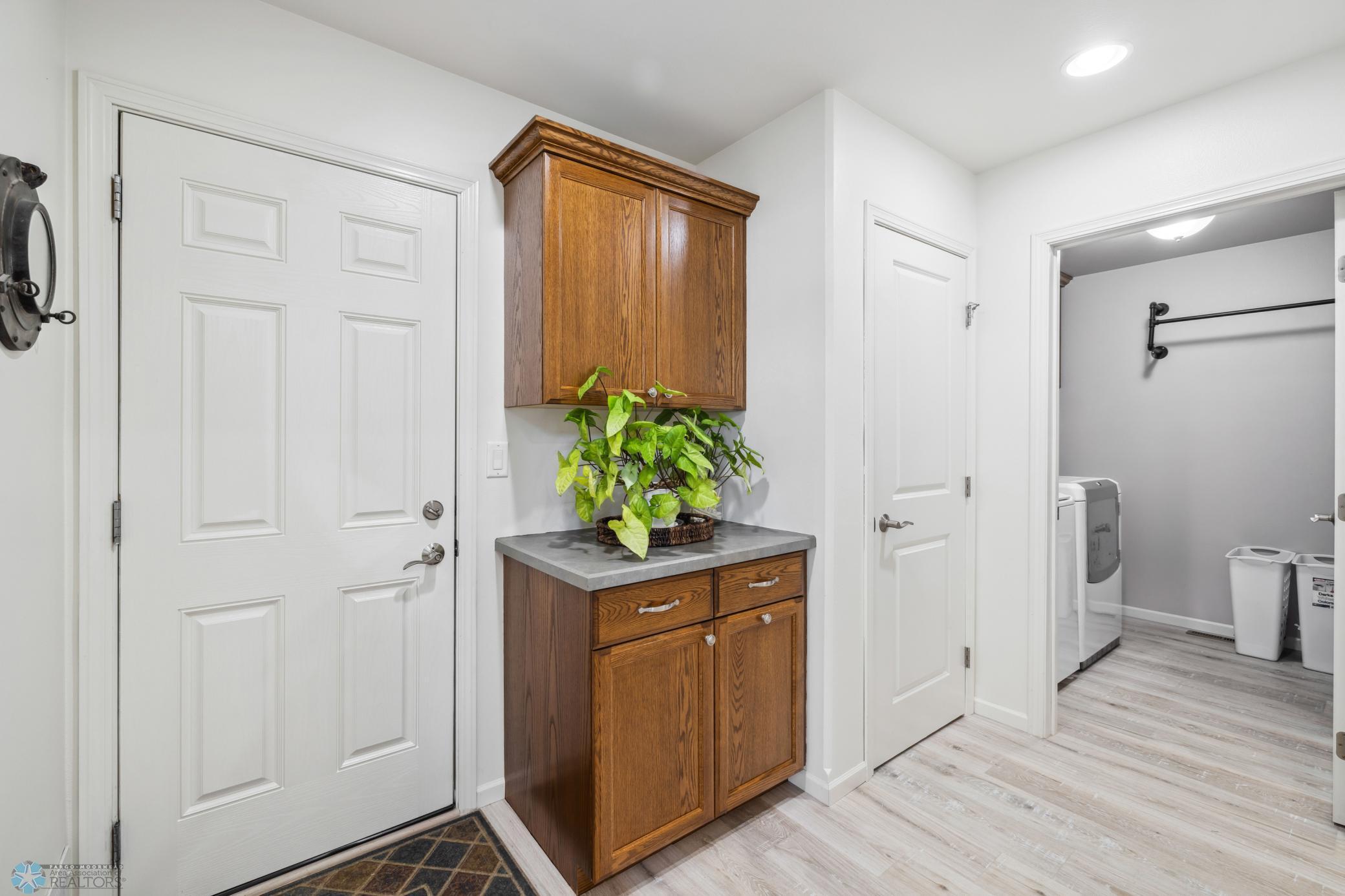 West Fargo, North Dakota 58078, United States, 6 Bedrooms Bedrooms, ,4 BathroomsBathrooms,Residential,Pending,47467