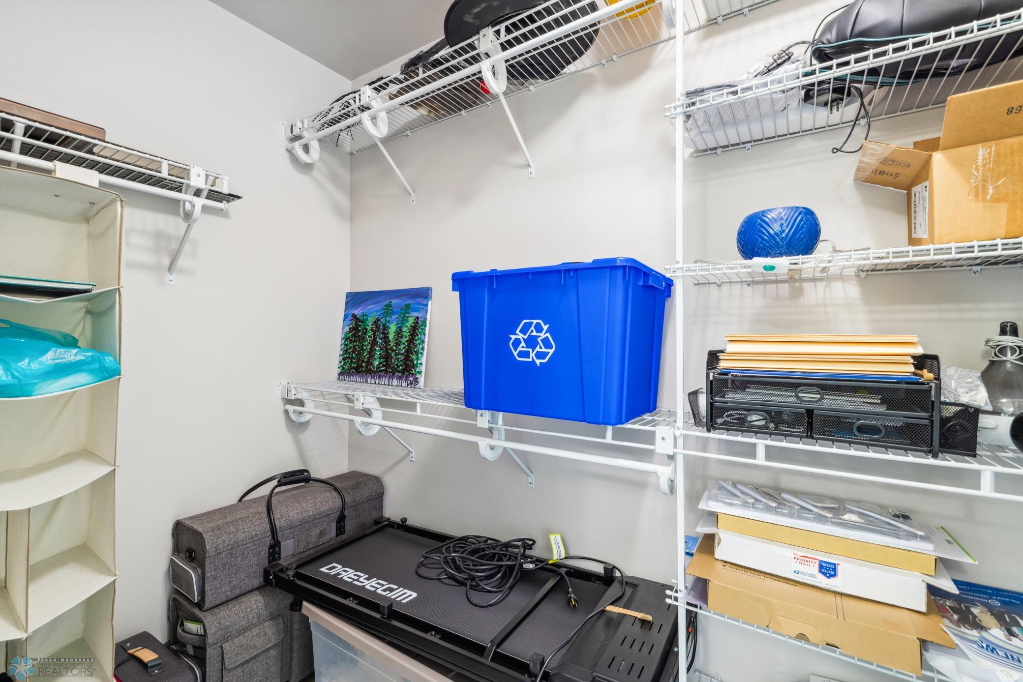 West Fargo, North Dakota 58078, United States, 6 Bedrooms Bedrooms, ,4 BathroomsBathrooms,Residential,Pending,47467