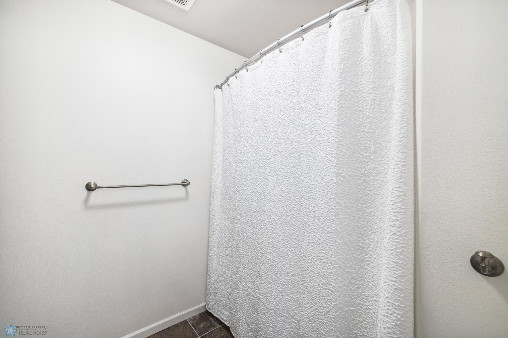 West Fargo, North Dakota 58078, United States, 6 Bedrooms Bedrooms, ,4 BathroomsBathrooms,Residential,Pending,47467