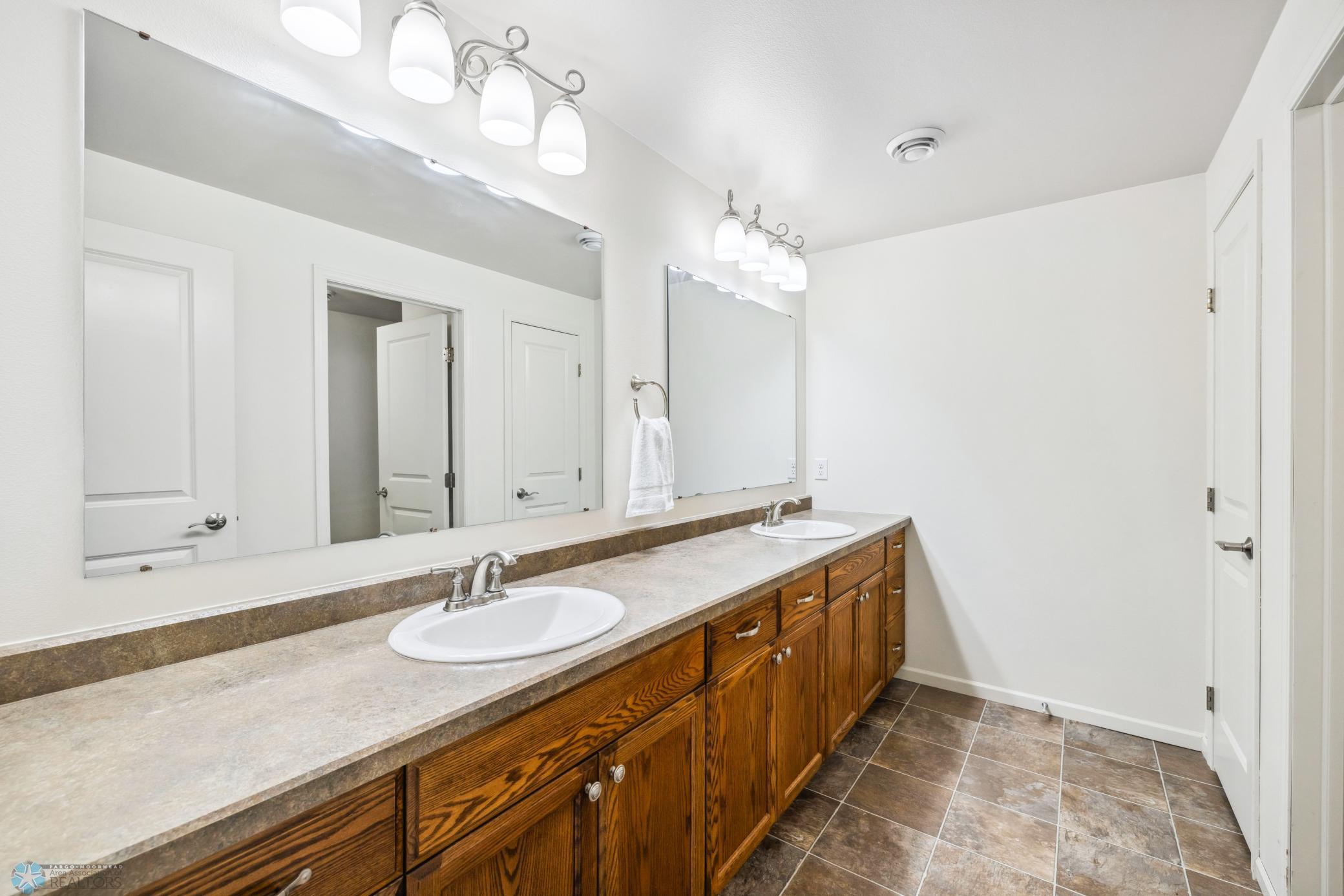 West Fargo, North Dakota 58078, United States, 6 Bedrooms Bedrooms, ,4 BathroomsBathrooms,Residential,Pending,47467