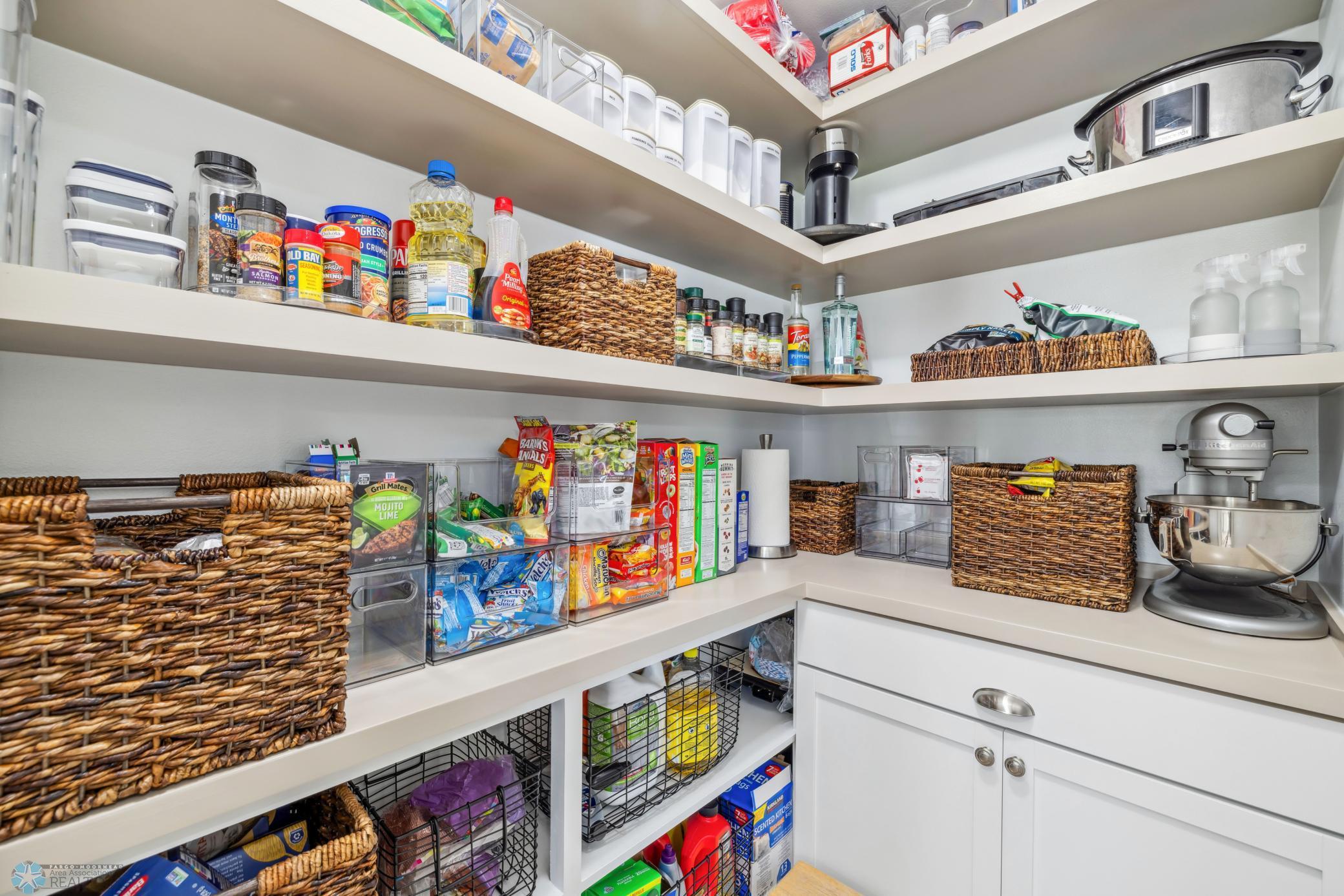 West Fargo, North Dakota 58078, United States, 6 Bedrooms Bedrooms, ,4 BathroomsBathrooms,Residential,Pending,47467