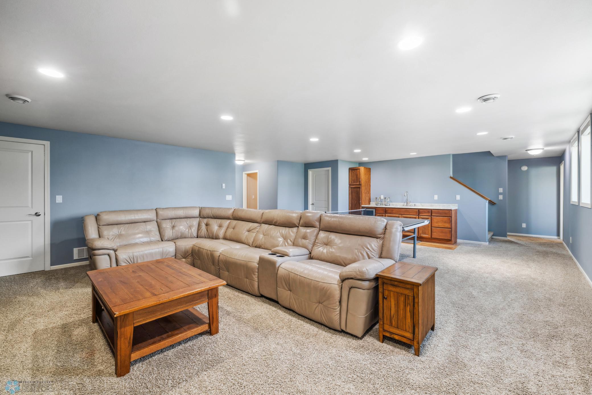 West Fargo, North Dakota 58078, United States, 6 Bedrooms Bedrooms, ,4 BathroomsBathrooms,Residential,Pending,47467