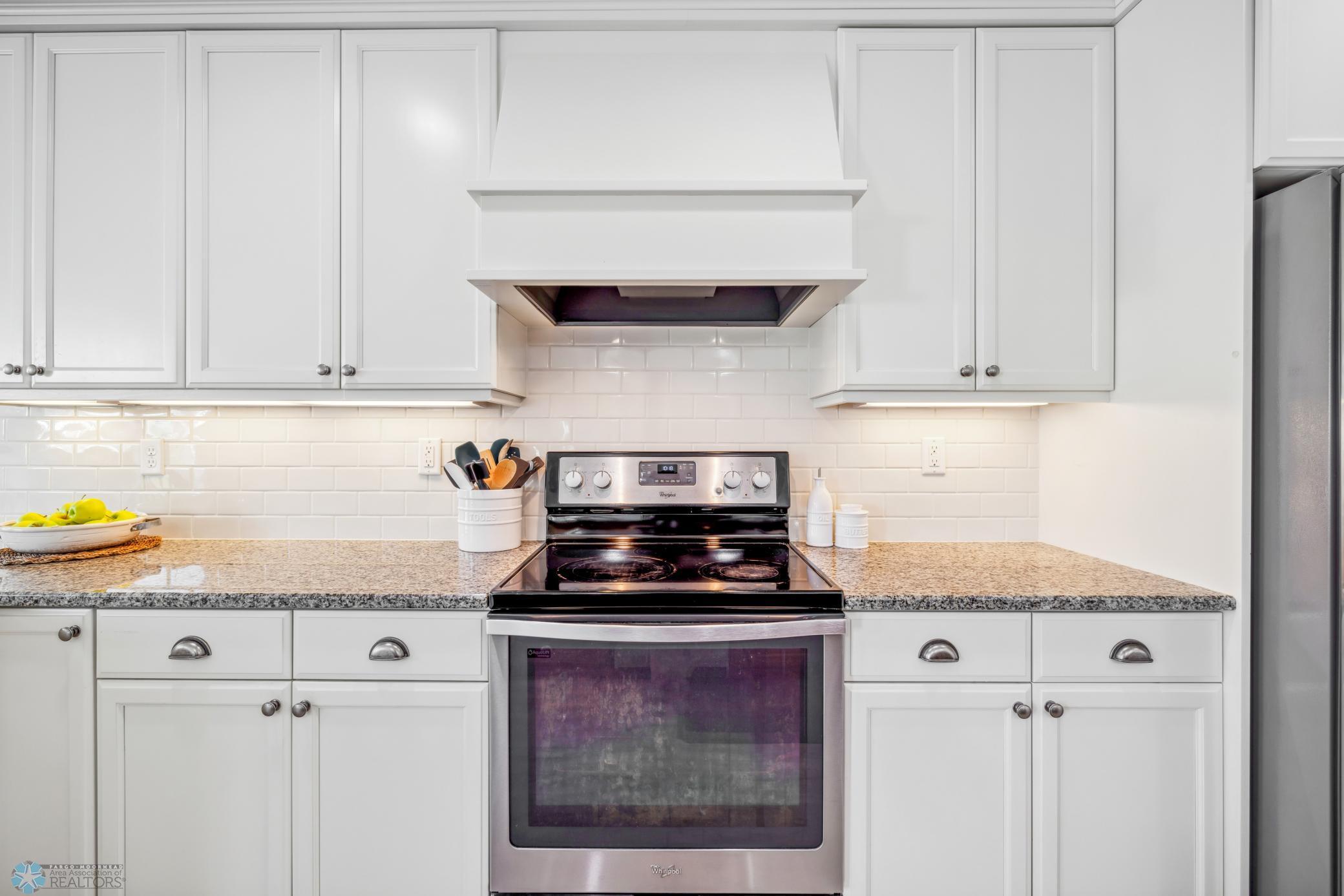 West Fargo, North Dakota 58078, United States, 6 Bedrooms Bedrooms, ,4 BathroomsBathrooms,Residential,Pending,47467