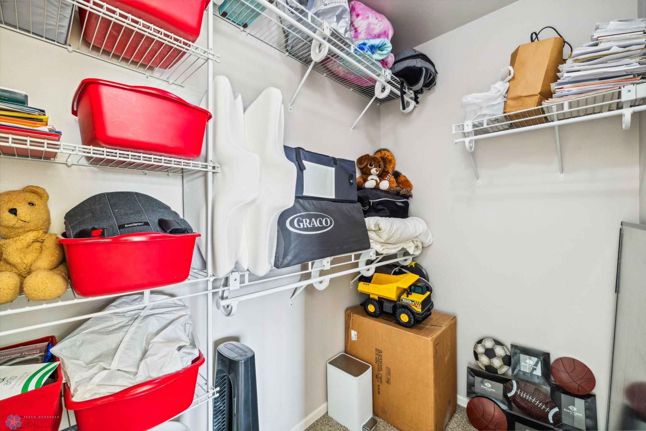 West Fargo, North Dakota 58078, United States, 6 Bedrooms Bedrooms, ,4 BathroomsBathrooms,Residential,Pending,47467