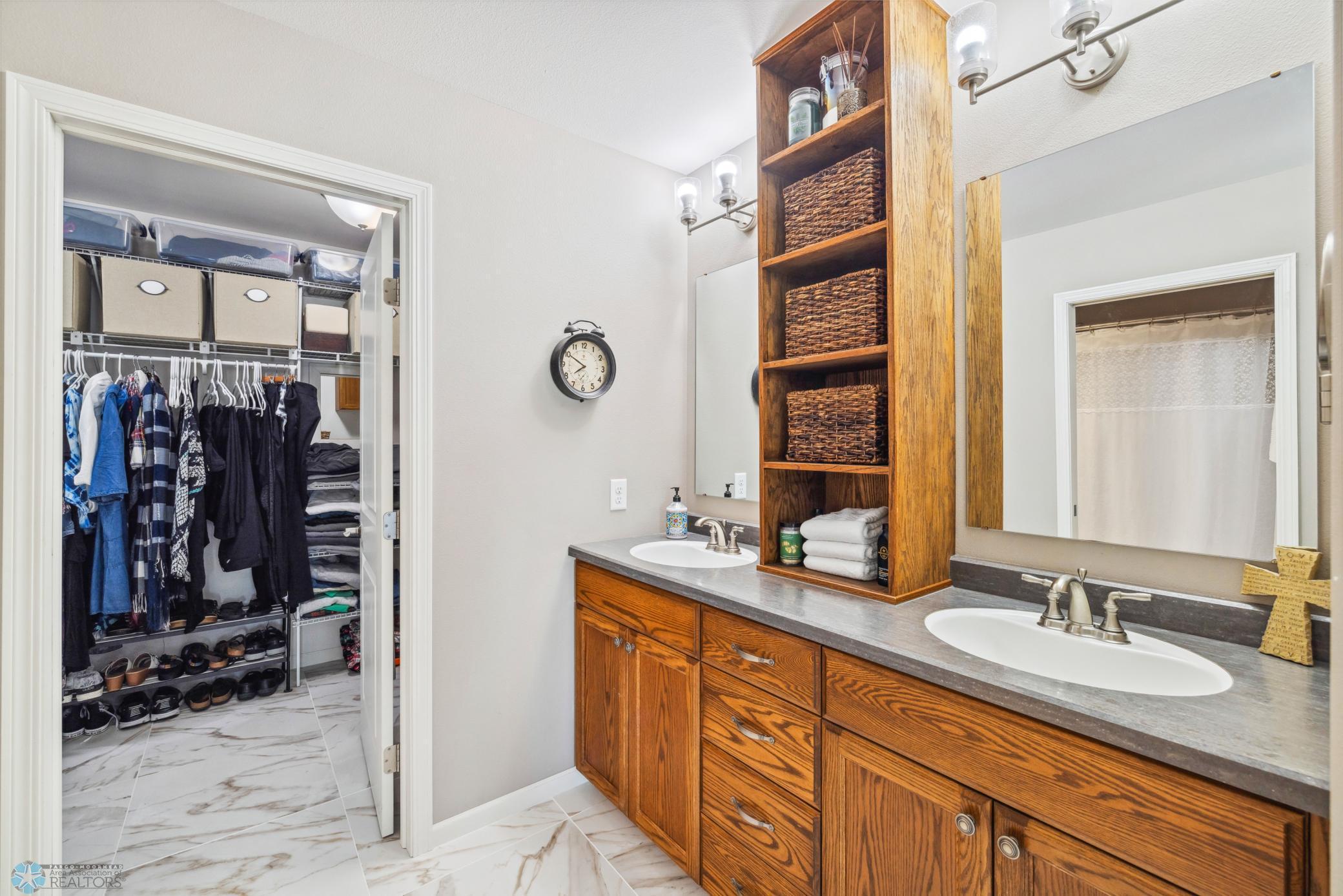 West Fargo, North Dakota 58078, United States, 6 Bedrooms Bedrooms, ,4 BathroomsBathrooms,Residential,Pending,47467