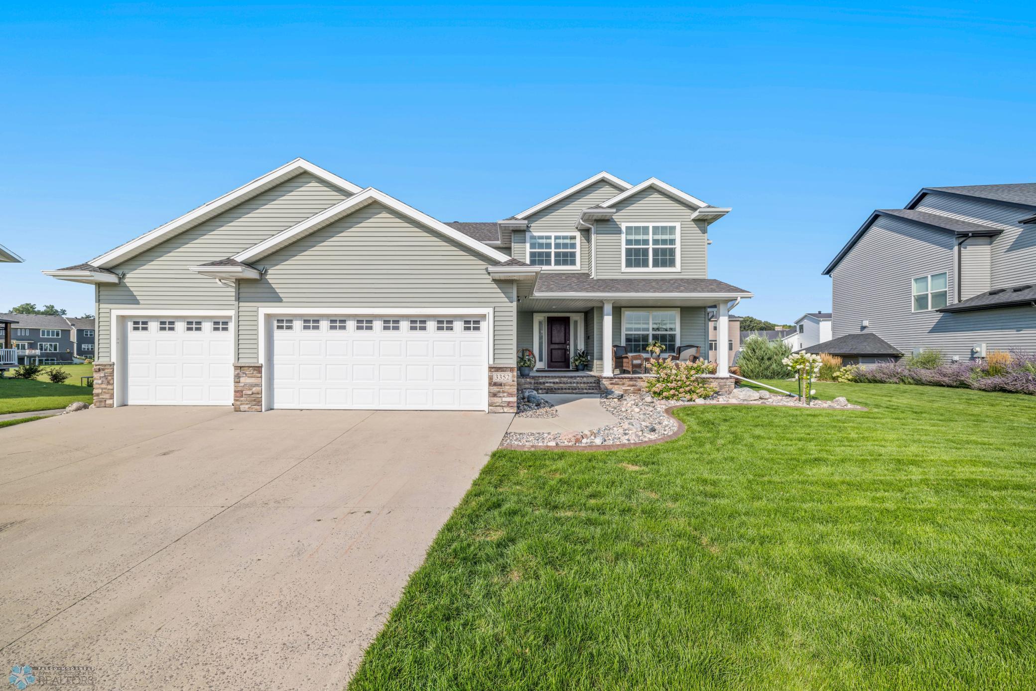 West Fargo, North Dakota 58078, United States, 6 Bedrooms Bedrooms, ,4 BathroomsBathrooms,Residential,Pending,47467