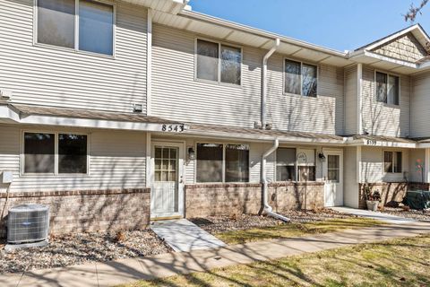 Townhouse For Sale - 8543 S Pond Trail<br/> Champlin, MN 55316