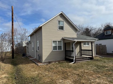 Homes For Sale - 105 3rd Street<br/> Hinckley, MN 55037