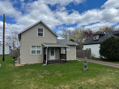 Homes For Sale - 105 3rd Street<br/> Hinckley, MN 55037