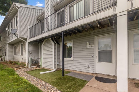 Townhouse For Sale - 1413 Farrington Street<br/> Ramsey County, Saint Paul, MN 55117