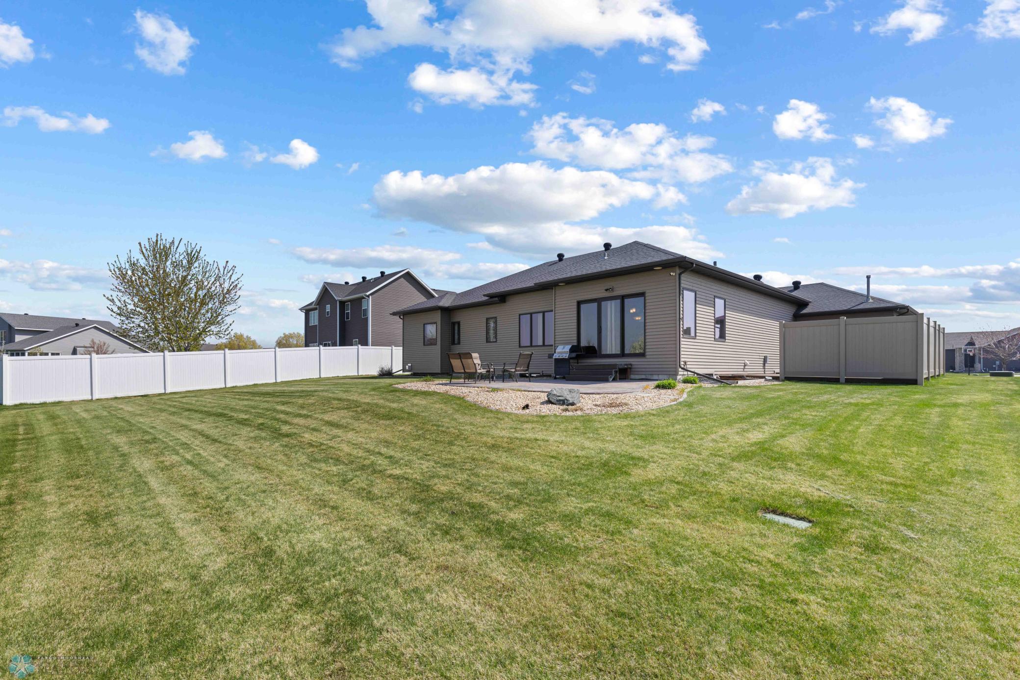 4963 Woodhaven Street, Fargo, North Dakota image 39