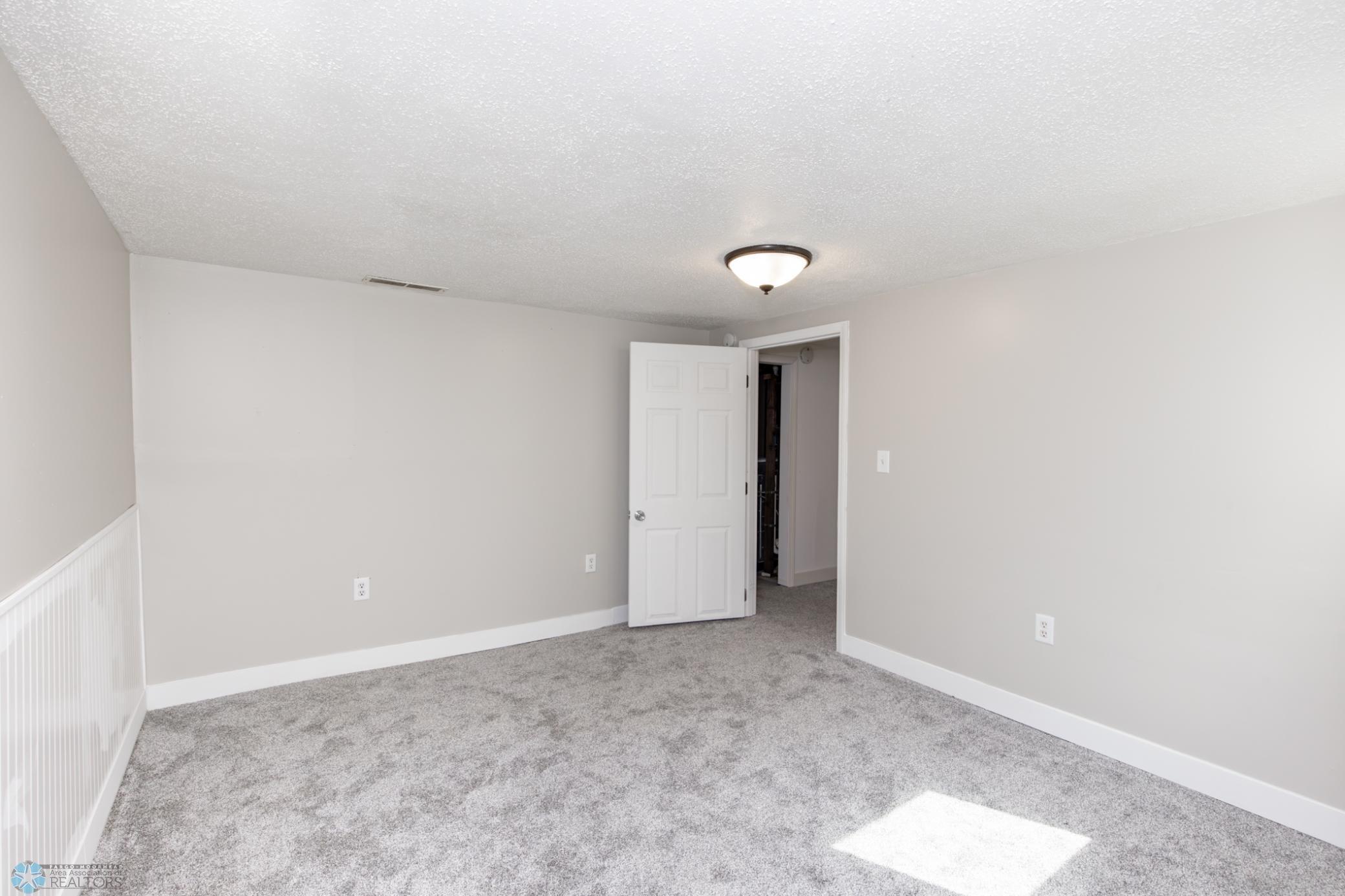912 11th Street, Moorhead, Minnesota image 32