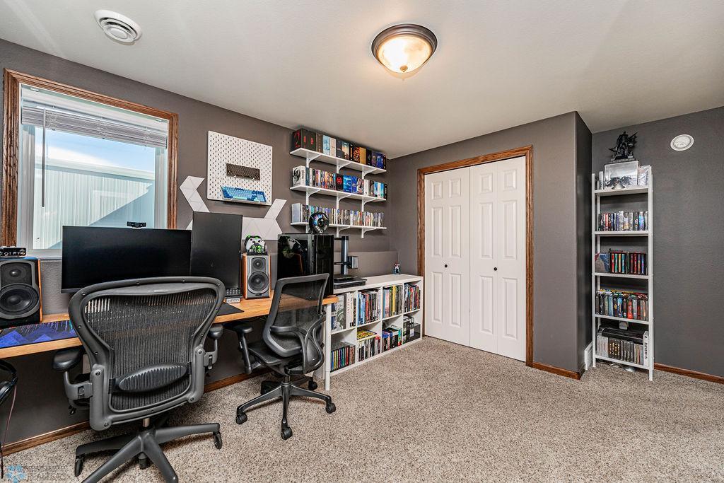 Moorhead, Minnesota 56560, United States, 3 Bedrooms Bedrooms, ,2 BathroomsBathrooms,Residential,Pending,54583