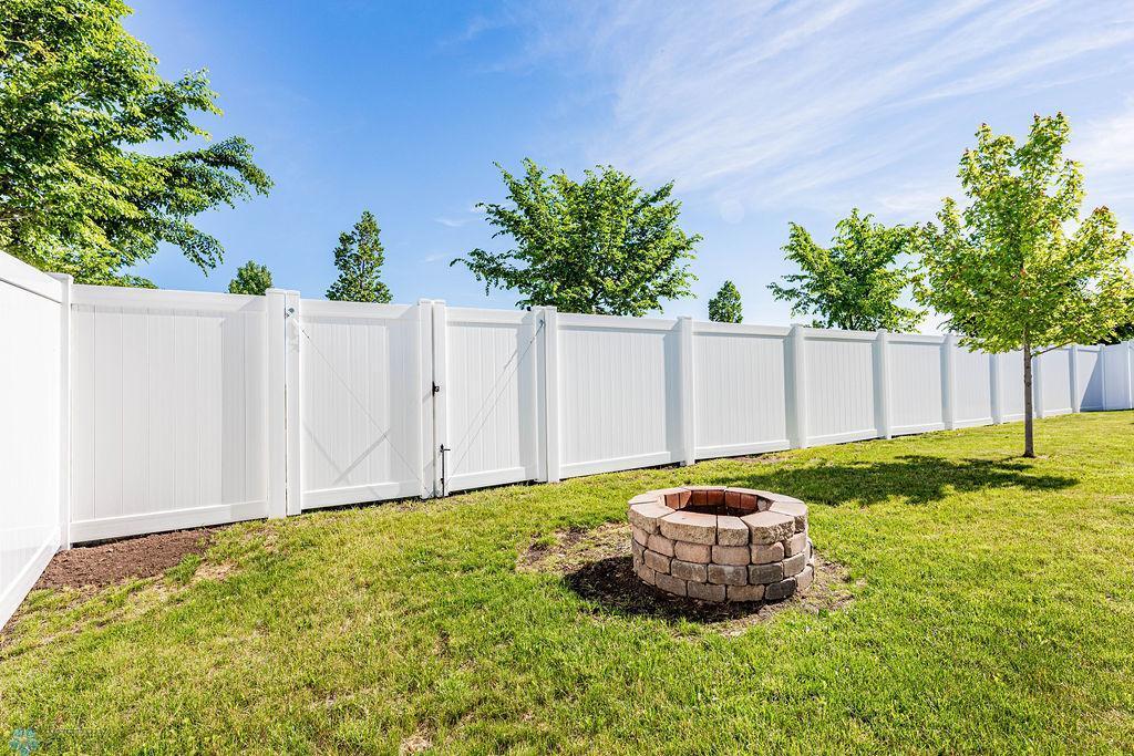 Moorhead, Minnesota 56560, United States, 3 Bedrooms Bedrooms, ,2 BathroomsBathrooms,Residential,Pending,54583