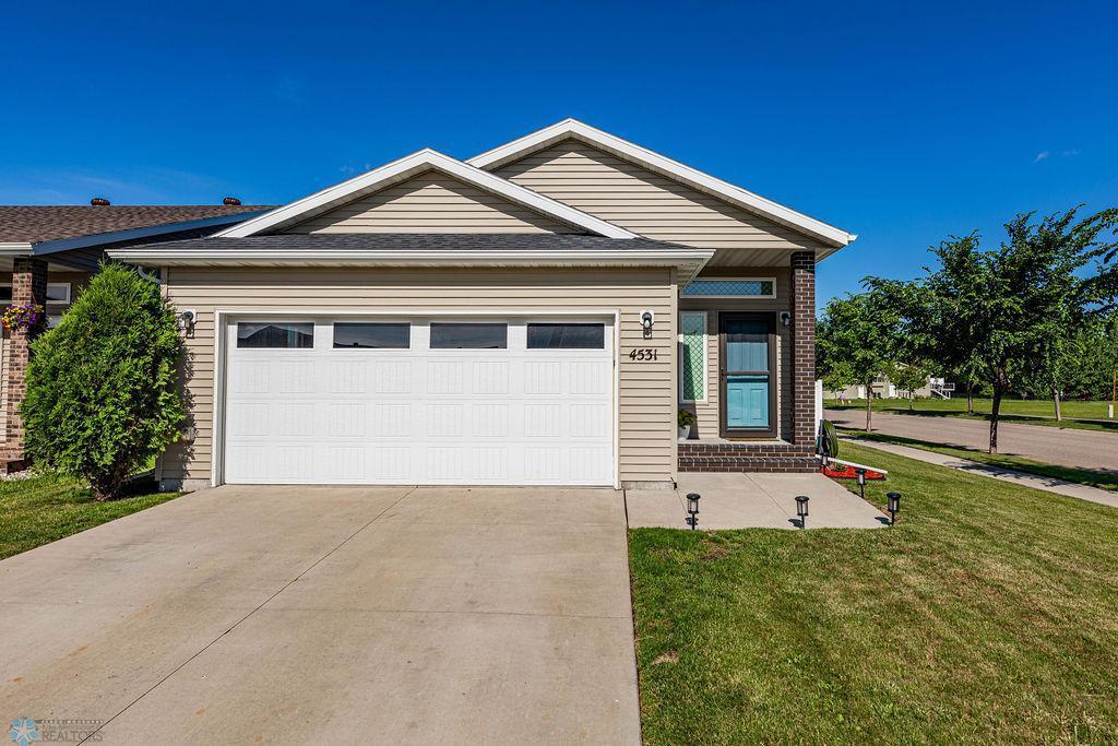 Moorhead, Minnesota 56560, United States, 3 Bedrooms Bedrooms, ,2 BathroomsBathrooms,Residential,Pending,54583