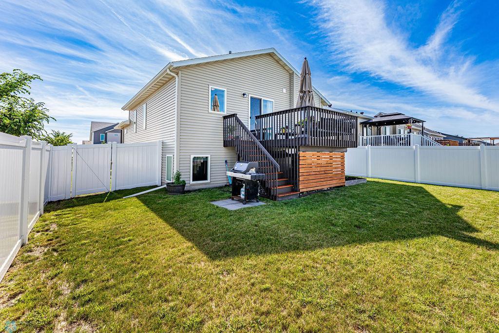 Moorhead, Minnesota 56560, United States, 3 Bedrooms Bedrooms, ,2 BathroomsBathrooms,Residential,Pending,54583