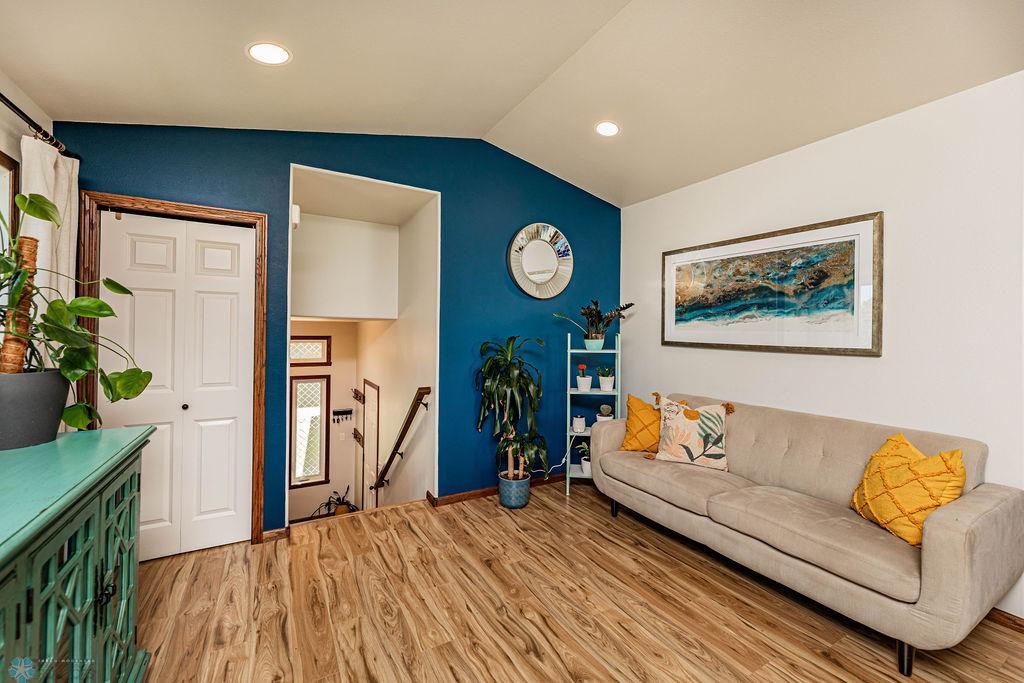 Moorhead, Minnesota 56560, United States, 3 Bedrooms Bedrooms, ,2 BathroomsBathrooms,Residential,Pending,54583