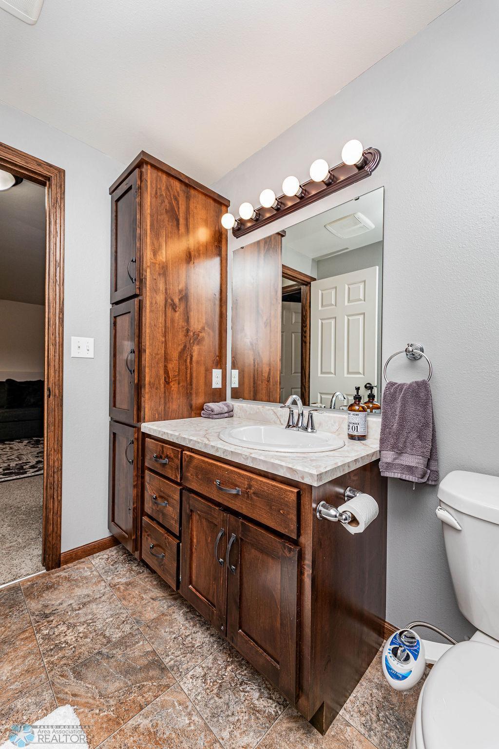 Moorhead, Minnesota 56560, United States, 3 Bedrooms Bedrooms, ,2 BathroomsBathrooms,Residential,Pending,54583