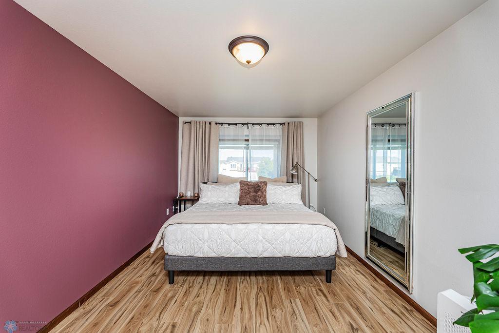 Moorhead, Minnesota 56560, United States, 3 Bedrooms Bedrooms, ,2 BathroomsBathrooms,Residential,Pending,54583