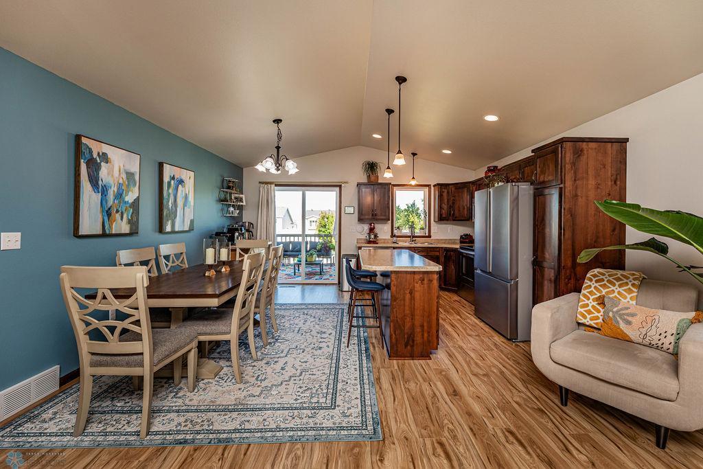 Moorhead, Minnesota 56560, United States, 3 Bedrooms Bedrooms, ,2 BathroomsBathrooms,Residential,Pending,54583