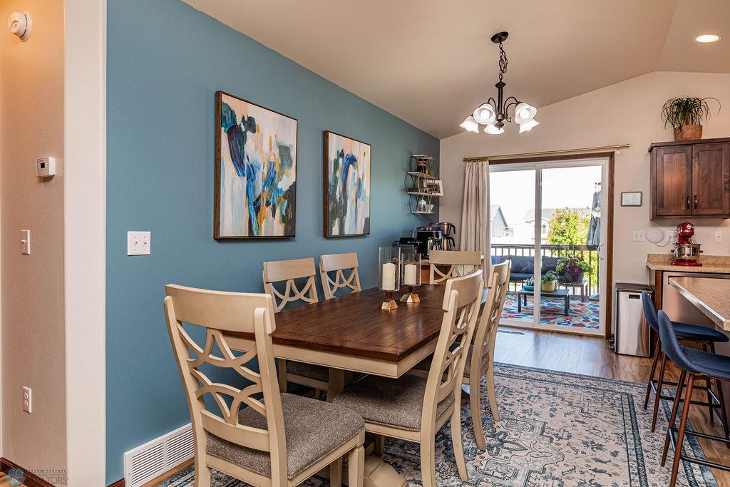 Moorhead, Minnesota 56560, United States, 3 Bedrooms Bedrooms, ,2 BathroomsBathrooms,Residential,Pending,54583